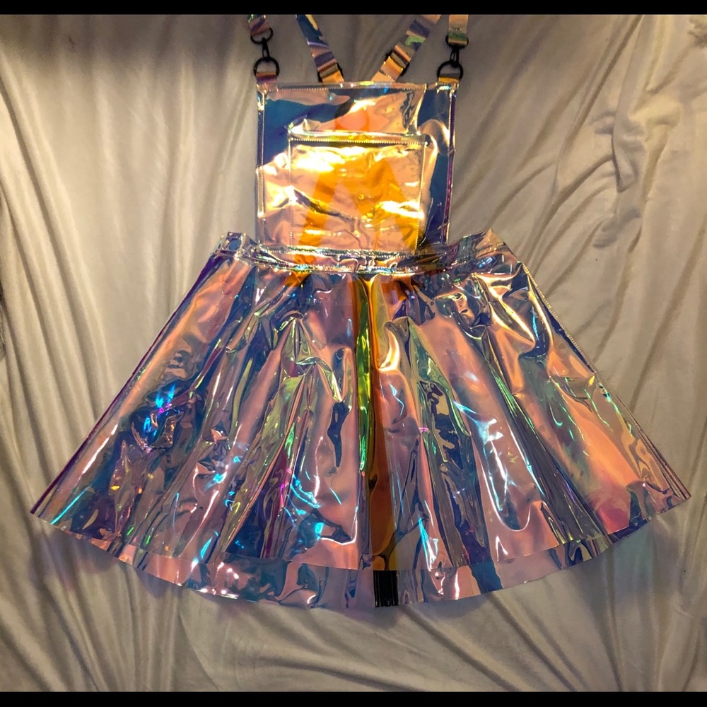 Holographic overalls